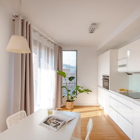 Spacious Apartment Close To Main Station / Galeria Krakowska Cracóvia Exterior foto