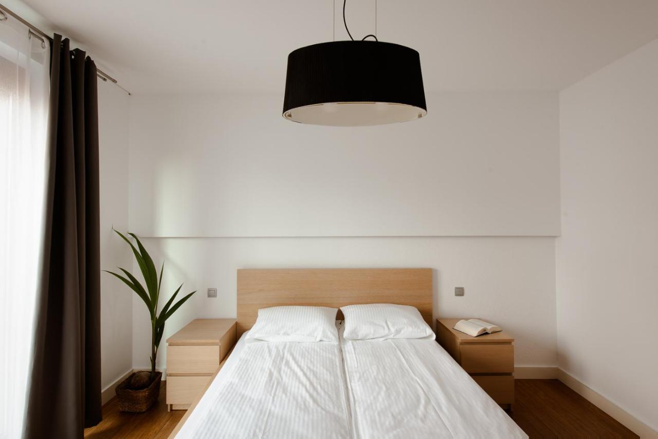 Spacious Apartment Close To Main Station / Galeria Krakowska Cracóvia Exterior foto