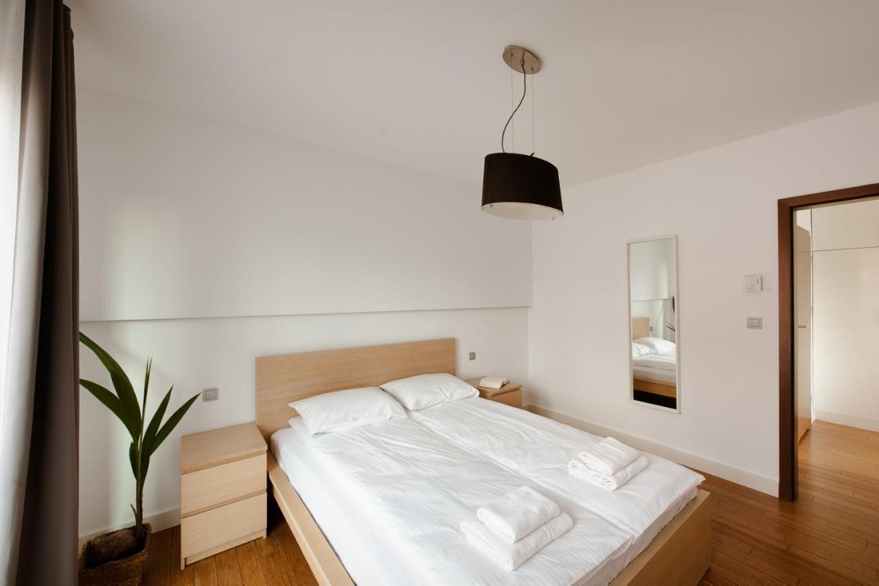 Spacious Apartment Close To Main Station / Galeria Krakowska Cracóvia Exterior foto