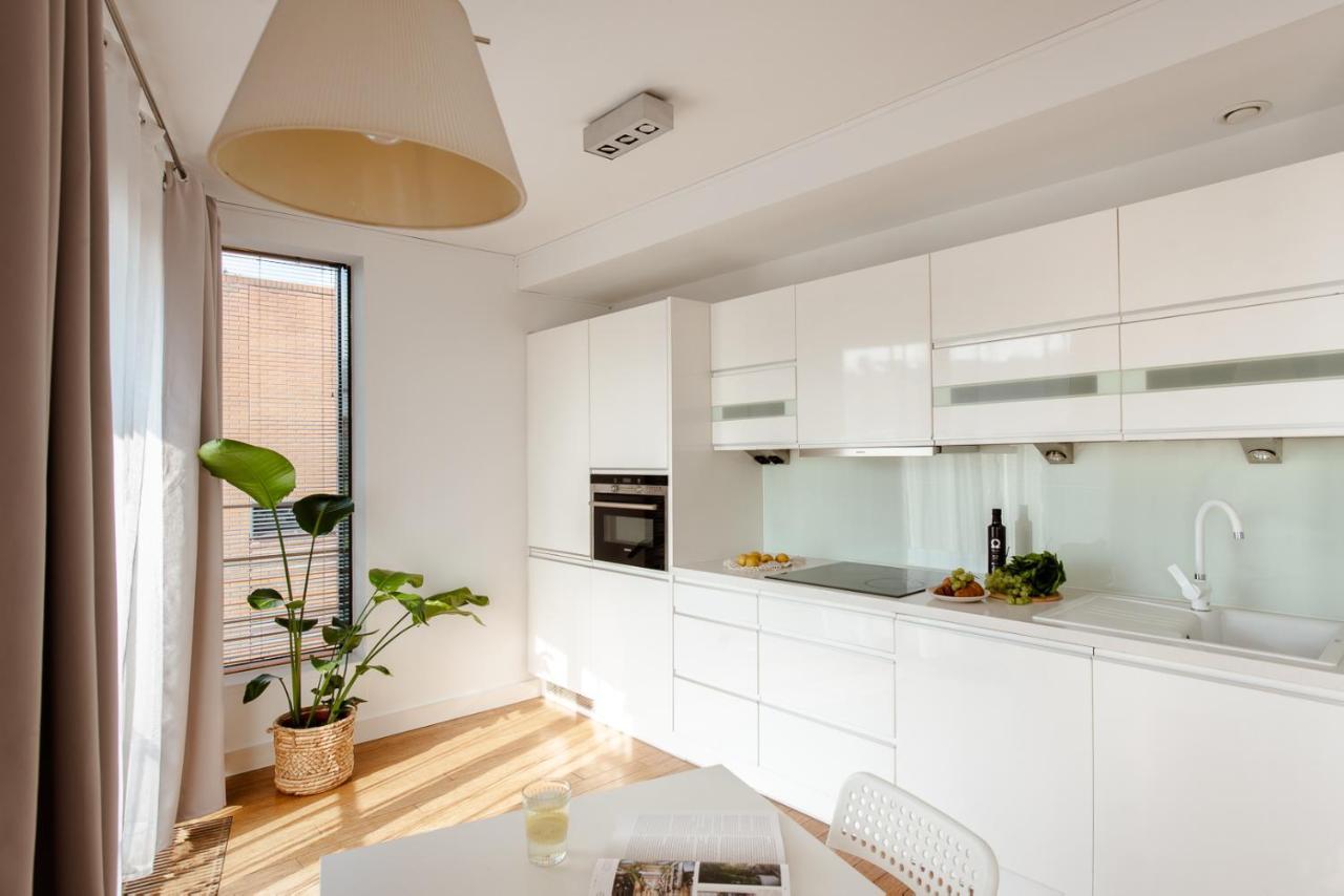 Spacious Apartment Close To Main Station / Galeria Krakowska Cracóvia Exterior foto