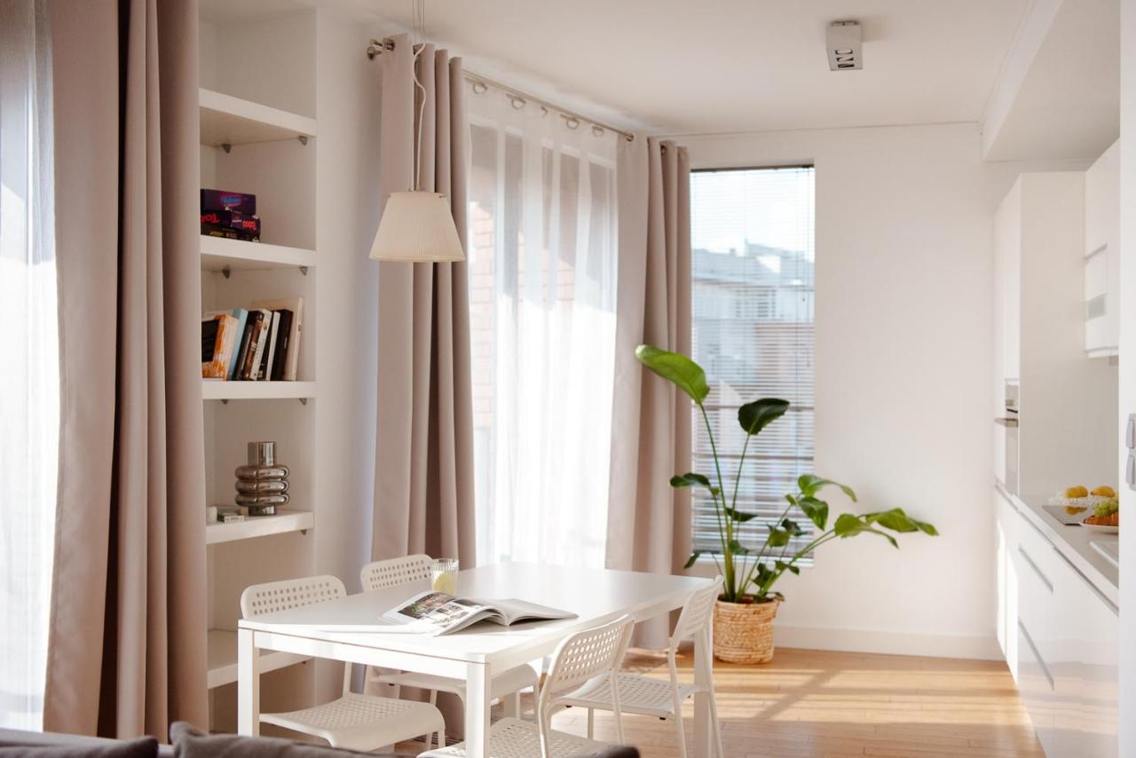 Spacious Apartment Close To Main Station / Galeria Krakowska Cracóvia Exterior foto