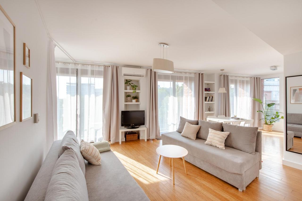 Spacious Apartment Close To Main Station / Galeria Krakowska Cracóvia Exterior foto