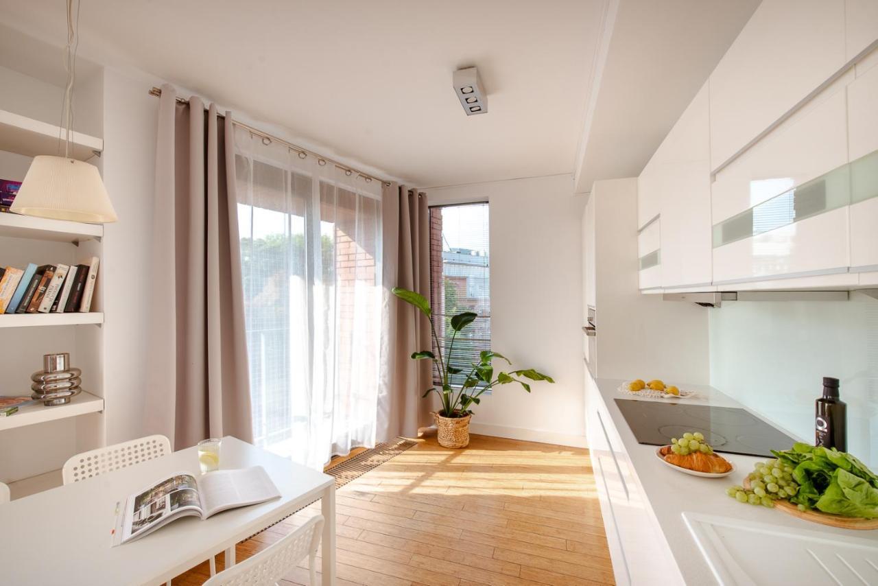 Spacious Apartment Close To Main Station / Galeria Krakowska Cracóvia Exterior foto
